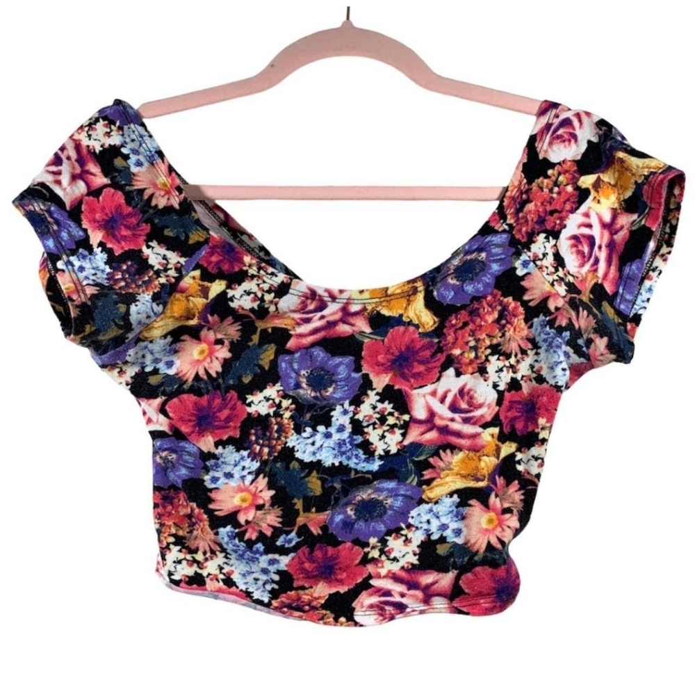 Nollie floral crop top 🌺